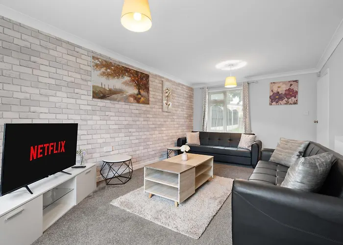 A Charming 3 Bed Home Next To Nec And Birmingham International Airport
