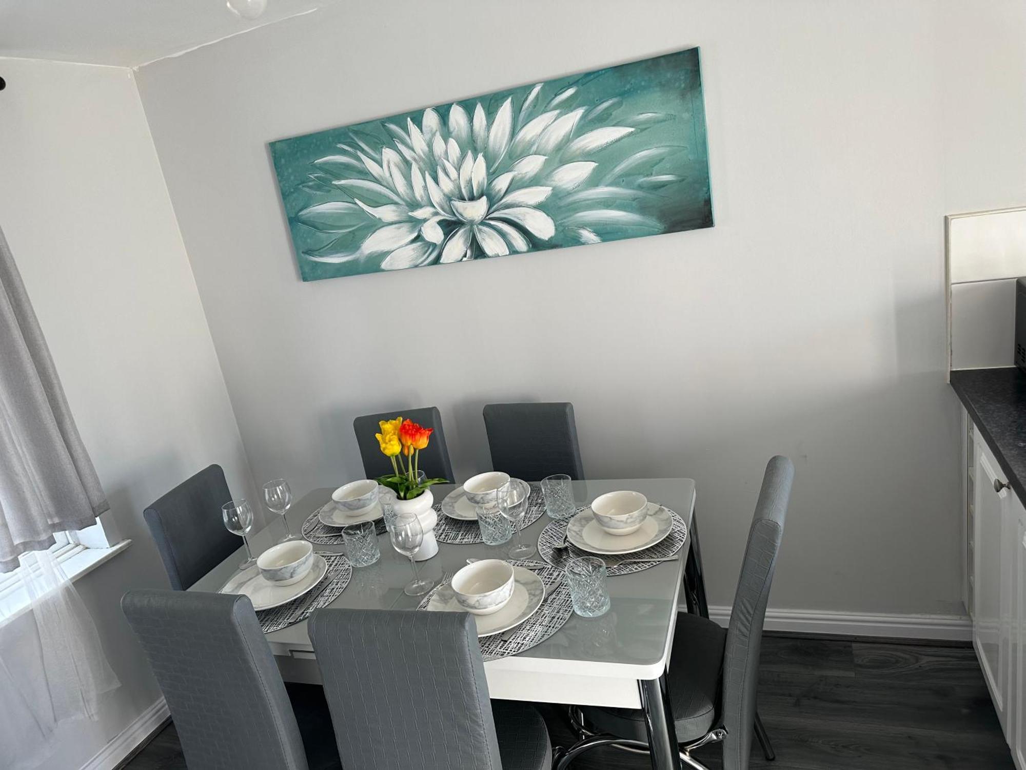 A Charming 3 Bed Next To Nec And Birmingham International Airport