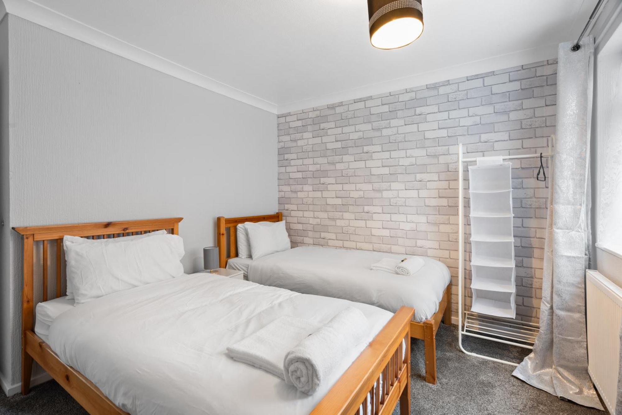A Charming 3 Bed Next To Nec And Birmingham International Airport Apartment
