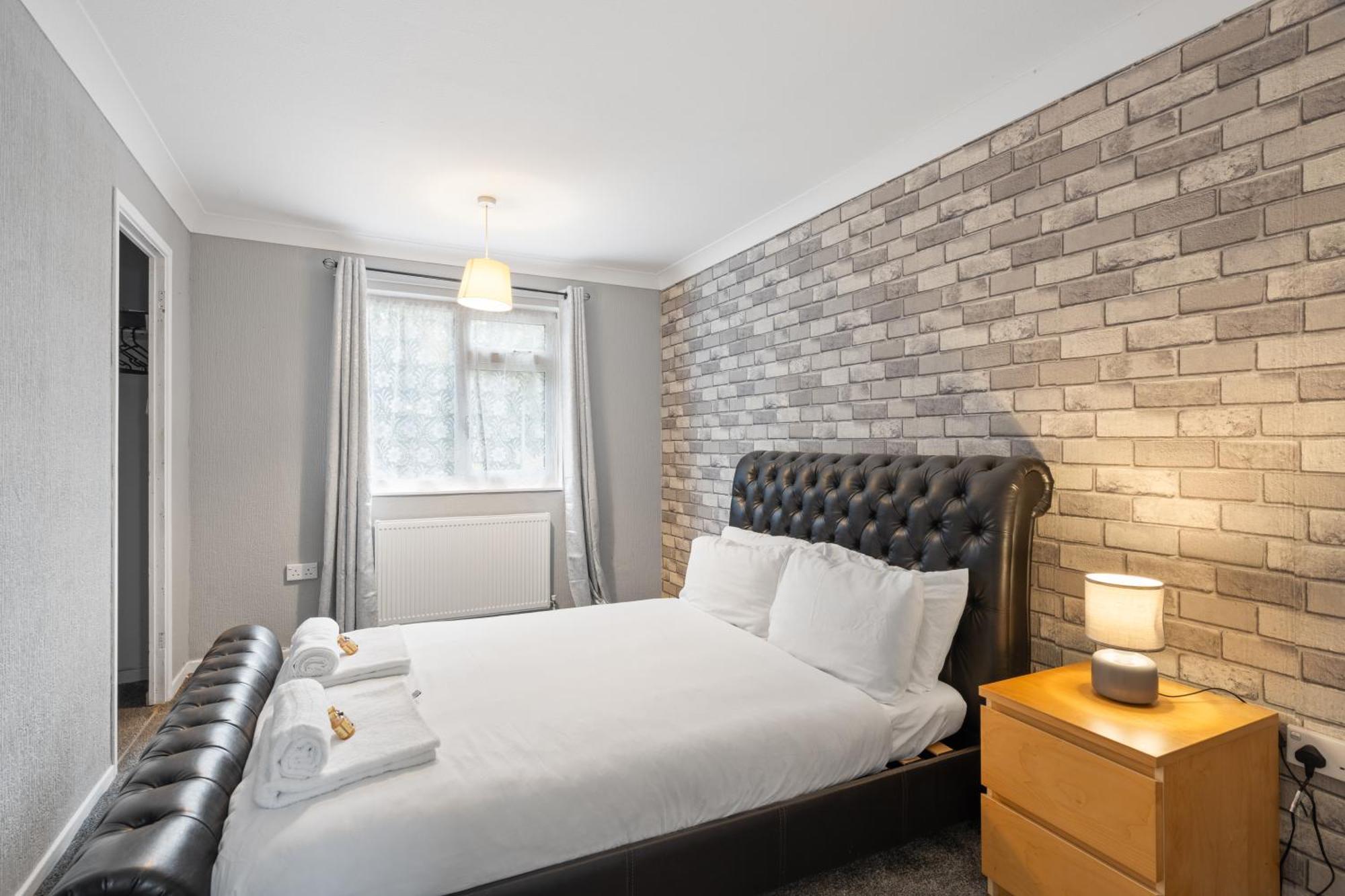 A Charming 3 Bed Next To Nec And Birmingham International Airport Apartment