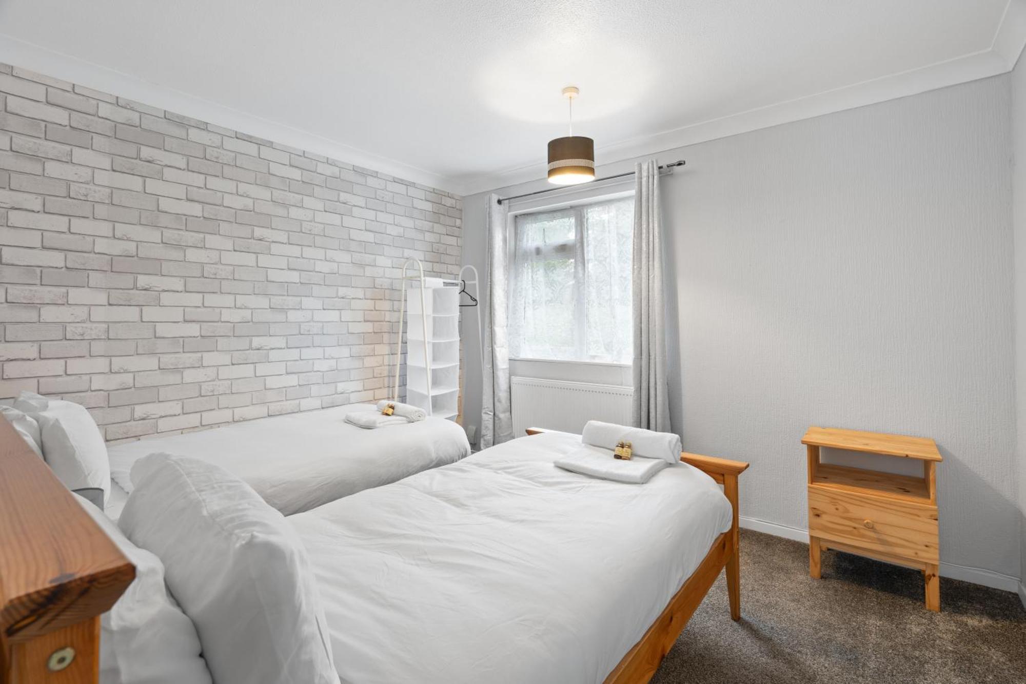 A Charming 3 Bed Next To Nec And Birmingham International Airport Marston Green