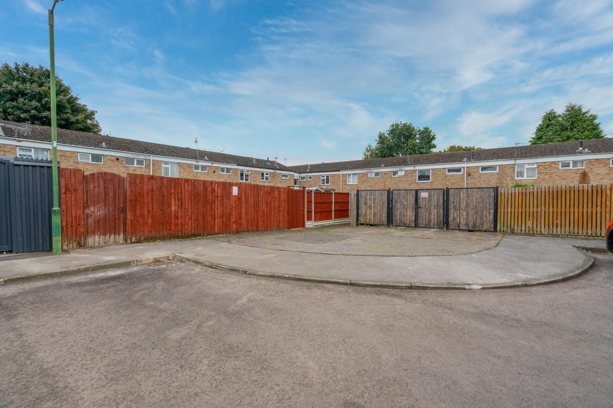 A Charming 3 Bed Next To Nec And Birmingham International Airport