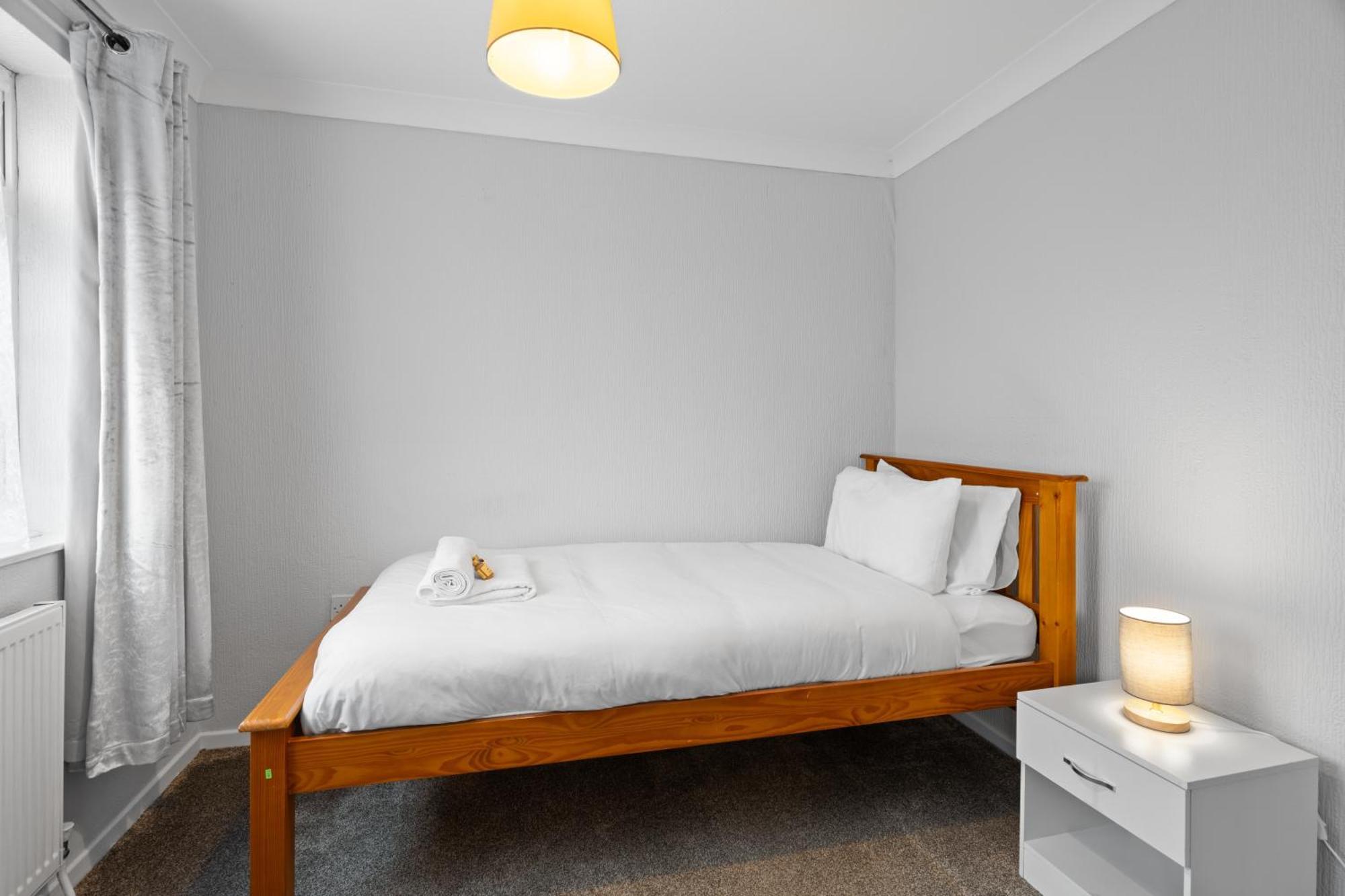 A Charming 3 Bed Next To Nec And Birmingham International Airport Apartment *