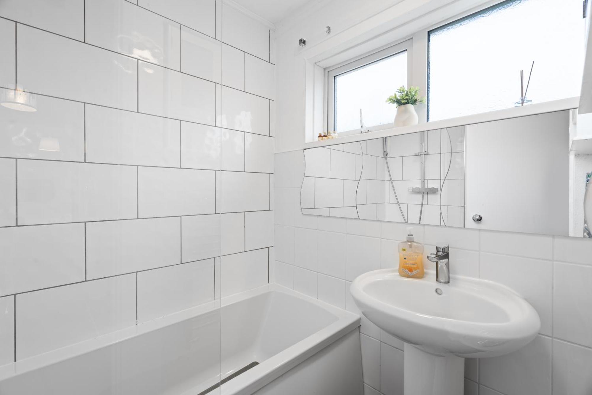 A Charming 3 Bed Next To Nec And Birmingham International Airport Apartment Marston Green